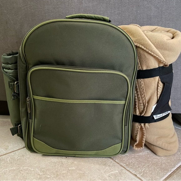 4 Person Eco Picnic Backpack with Cooler, Insulated Wine Holder & Blanket - Picture 1 of 4